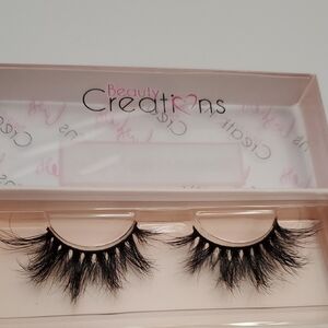 Beauty Creations Voluminous Black Lashes